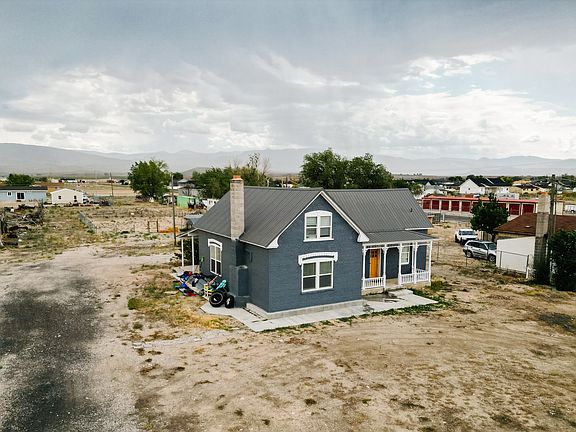 2nd image of 320 N Main St