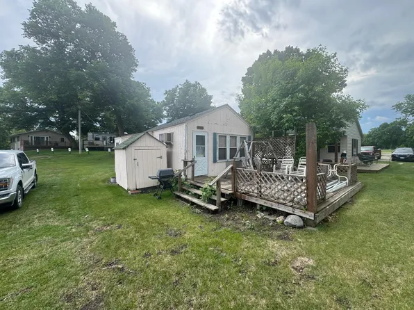 1206 E Lake St, Osakis, MN 56360