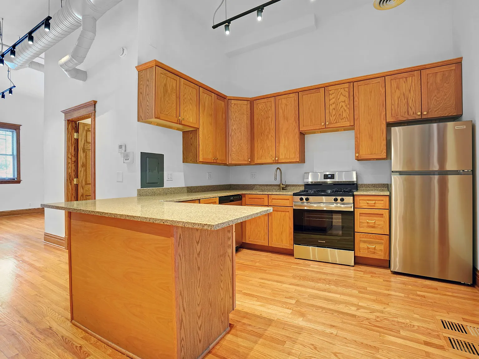 2 bed, $3,895 — Photo 2