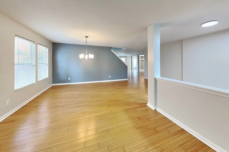 6 bed, 3.0 bath, 3608 sqft, $2,550 — Photo 3