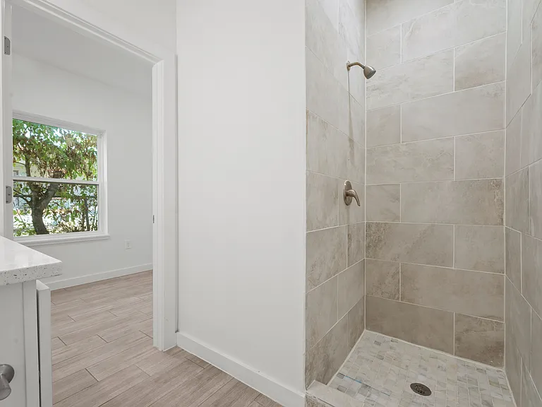 214 Cooper St — Photo 16