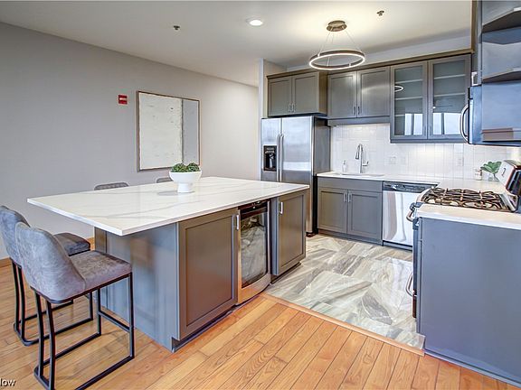 4th image of 701 W Lakeside Ave APT 1003