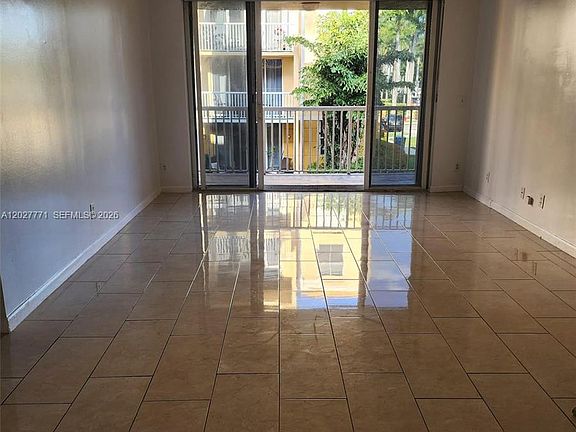 4th image of 1450 SE 3rd Ave APT 208