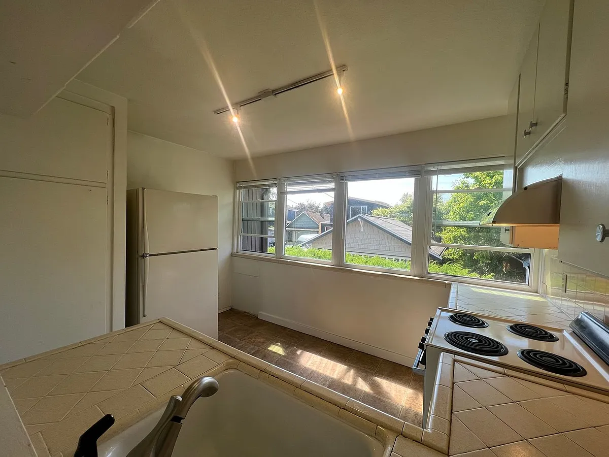 Building Photo - 2015 43rd Ave E #4