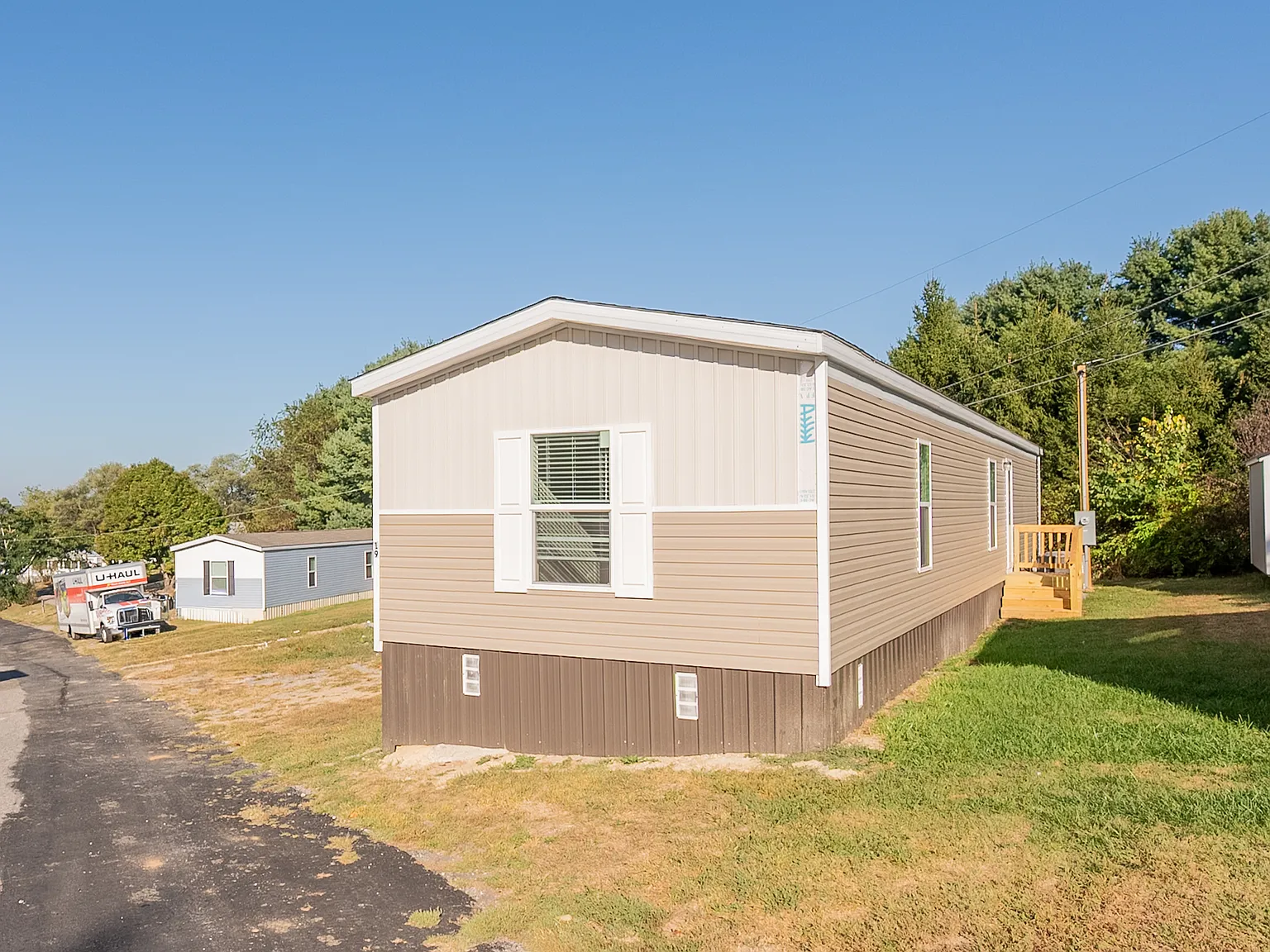 3 bed, 1000 sqft, $1,100 — Photo 1