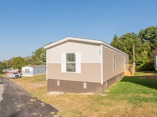 400 S Petunia Rd #20, Wytheville, VA 24382