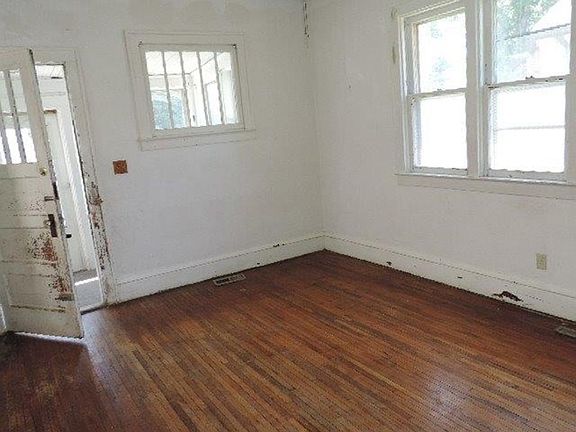 3rd image of 4148 45th Ave S