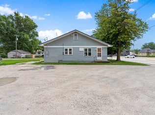 406 6th St, Kalona, IA 52247