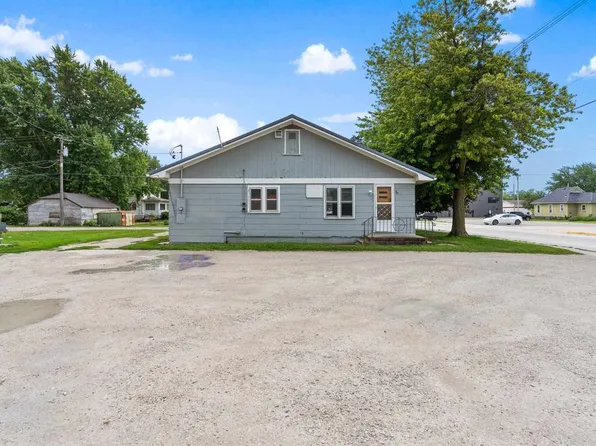 406 6th St, Kalona, IA 52247