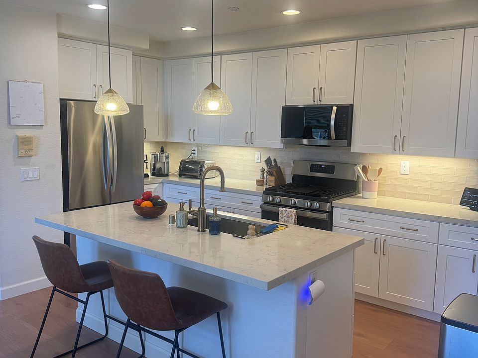 Kitchen - Main /2nd Level