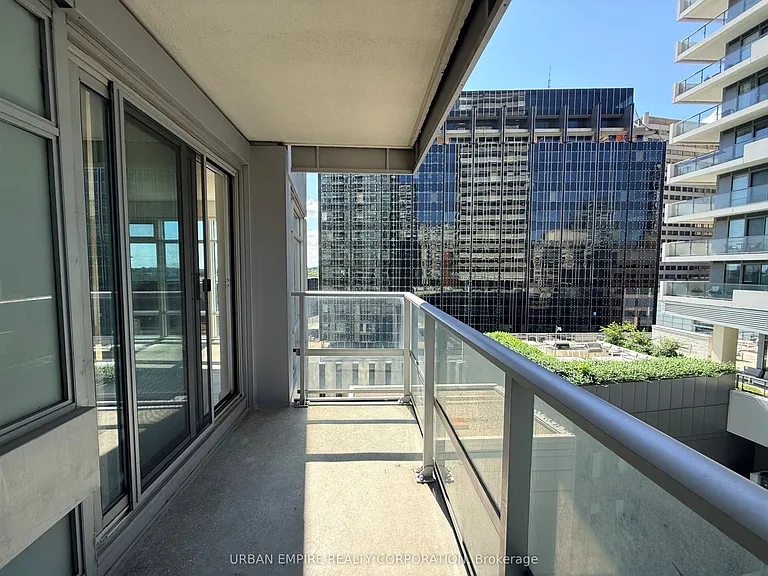 2191 Yonge St #1208 — Photo 10