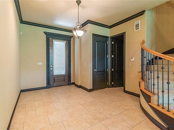 3rd image of 2637 Everest Ave
