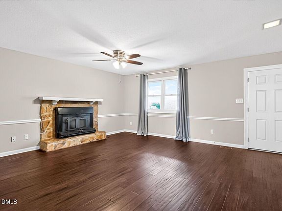 5th image of 136 Candlewick Dr