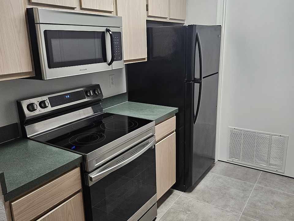 1st image of 3705 SW 27th St APT 223