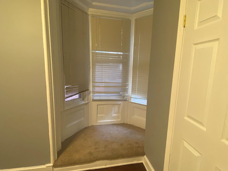 2nd image of 125 Pine St #1