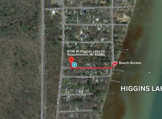 9736 W Higgins Lake Dr, Roscommon, MI 48653