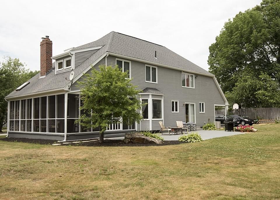 2nd image of 16 Camelot Cir