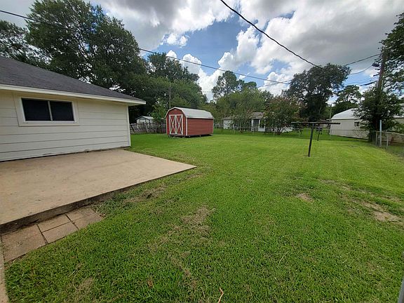 3rd image of 8635 Crestview Ln