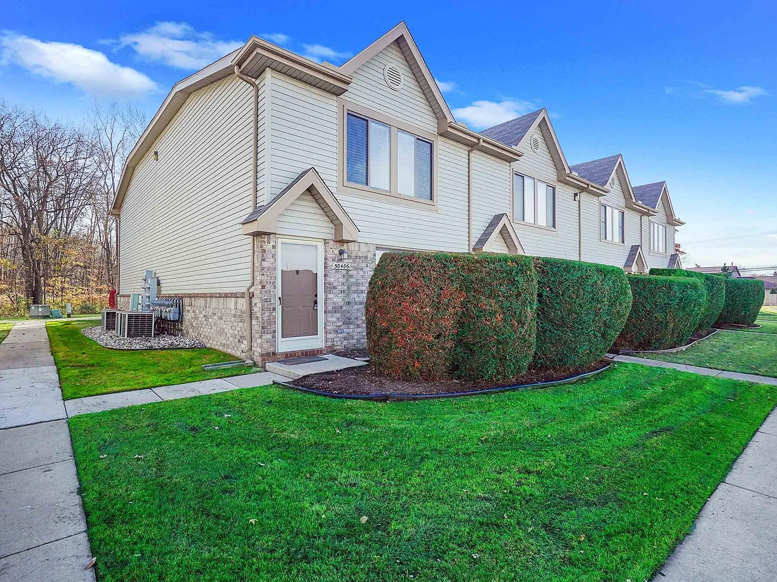2 bed, 1.5 bath, 1120 sqft, $1,400 — Photo 1