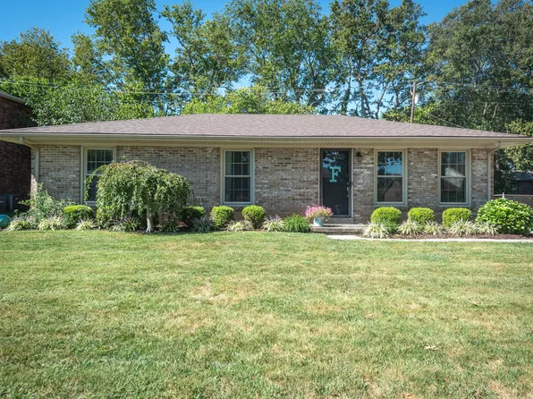 209 Paddock Dr, Versailles, KY 40383