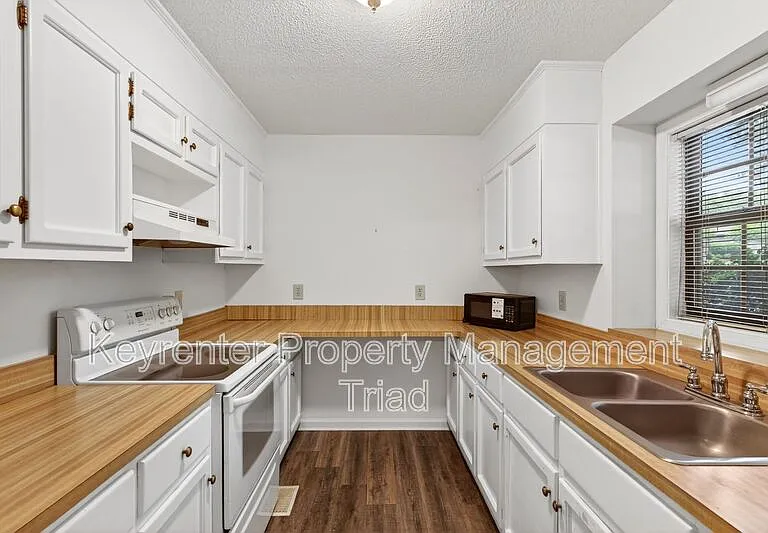 1223 Watermark Ct — Photo 4