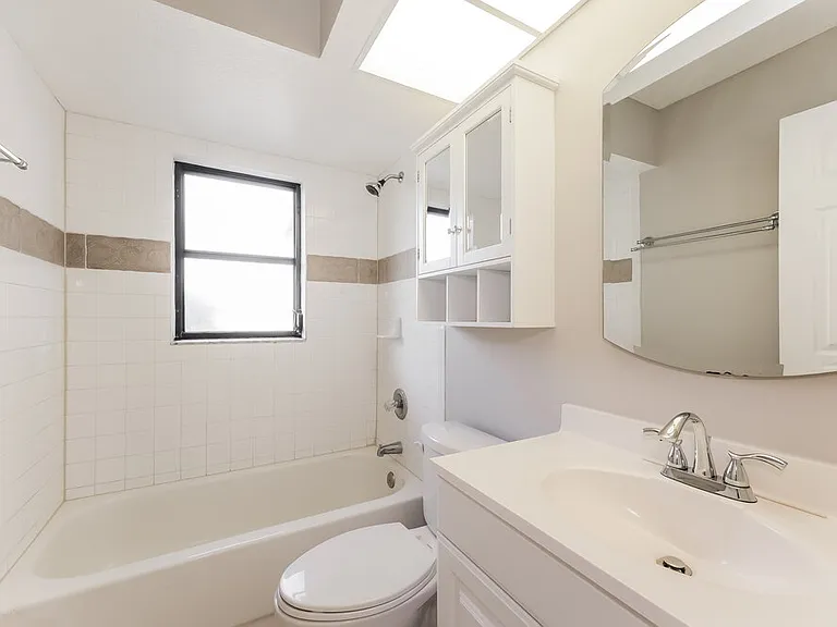 909 SW 9th Ave — Photo 15