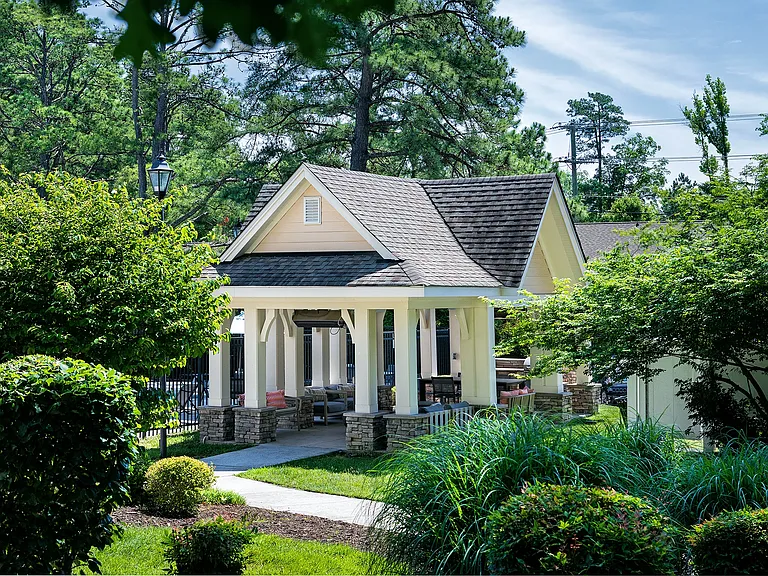 Poolside Summerhouse