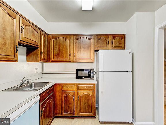 5th image of 1200 N Wayne St Unit B