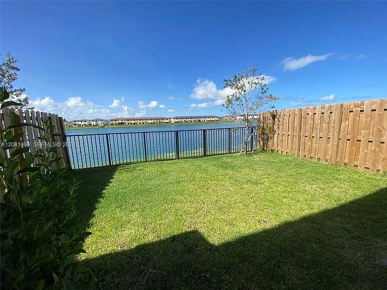 10265 SW 231st Ln — Photo 6