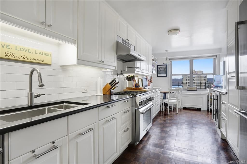 4 Bed 4 Bath Property, New York • 3,000 Sq Ft