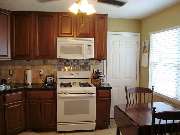 4th image of 4469 Moraine Ave