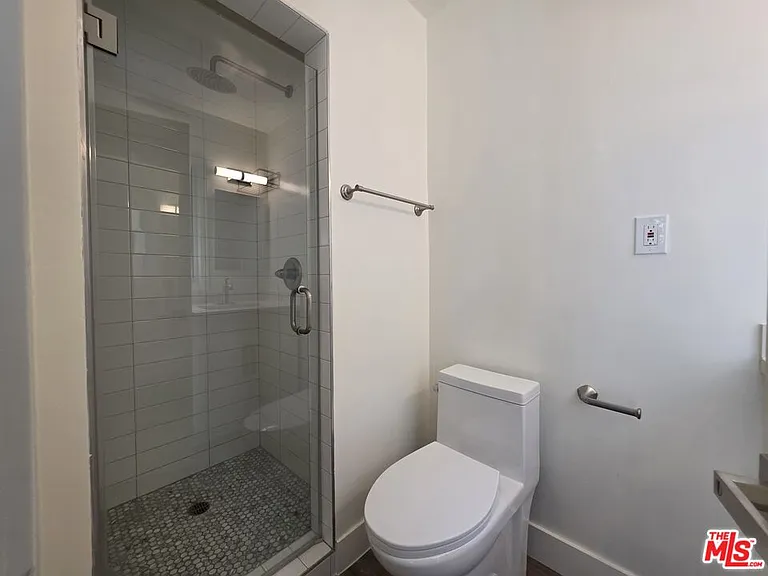 1635 S Beverly Glen Blvd #6 — Photo 15