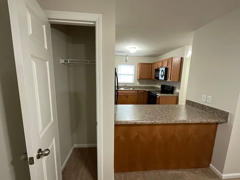 Meridian Park Apartments — Photo 212