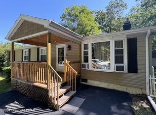 1226 Woodhaven Dr, White Haven, PA 18661