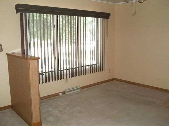 4th image of 626 22nd Ave N