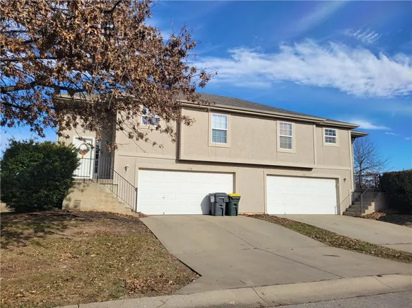 218 N 6th Ter, Louisburg, KS 66053