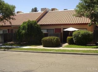 906 W Cameron St, Hanford, CA 93230