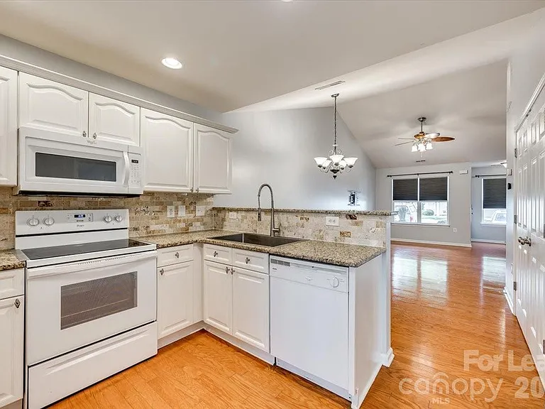 2052 Shady Pond Dr — Photo 10