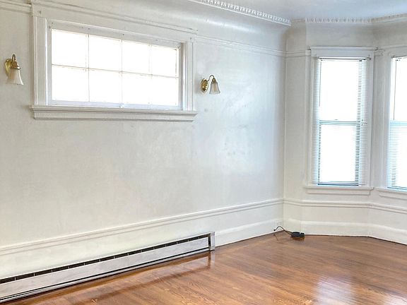 2nd image of 4829 California St