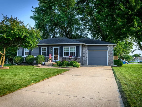 1322 Tall Grass Ct, Eudora, KS 66025