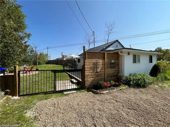 9296 Beachwood Rd, Collingwood, ON L9Y 0X2