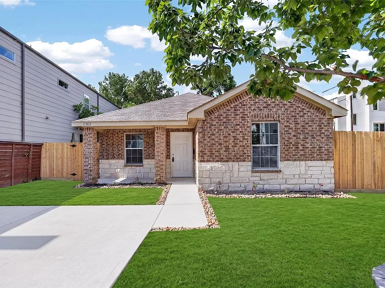 1302 Shearn St — Photo 4