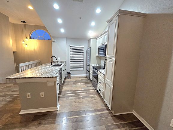 4th image of 4270 Castlebridge Ln Unit 1722
