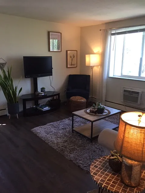 2 bed, $1,300 — Photo 2