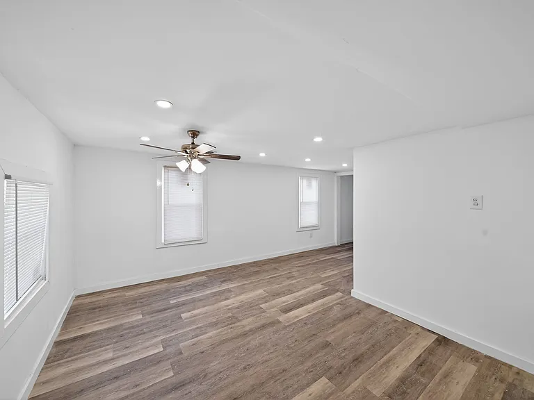 4205 Carroll Ave — Photo 16