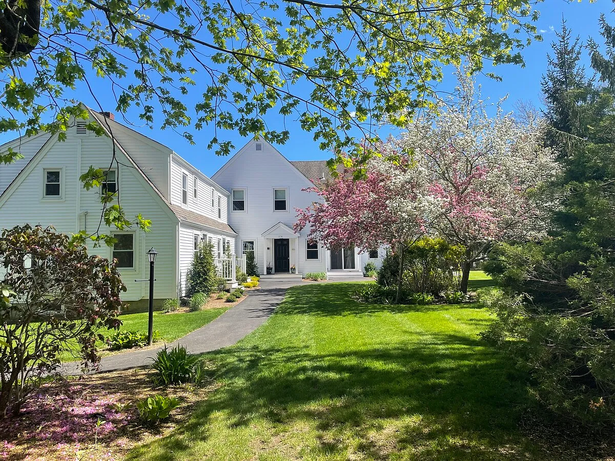 2 bed, 900 sqft, $2,300 — Photo 1