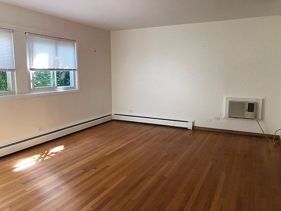3rd image of 1646 2nd St APT 9