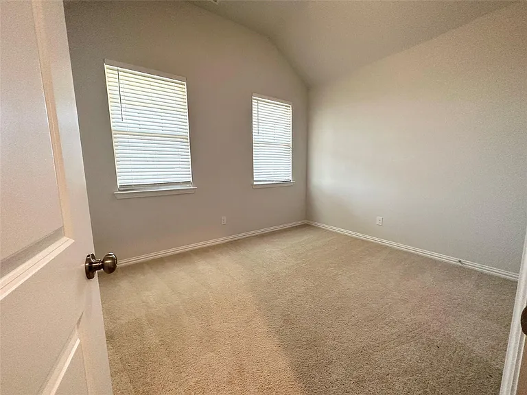 716 Monarch Ln — Photo 10