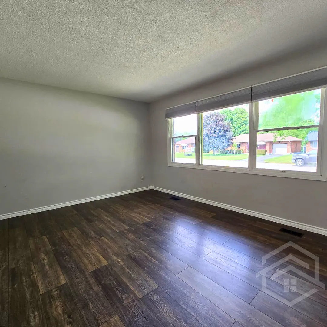 7 Clear Valley Drive Tillsonburg — Photo 2