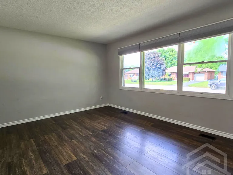 7 Clear Valley Dr — Photo 2